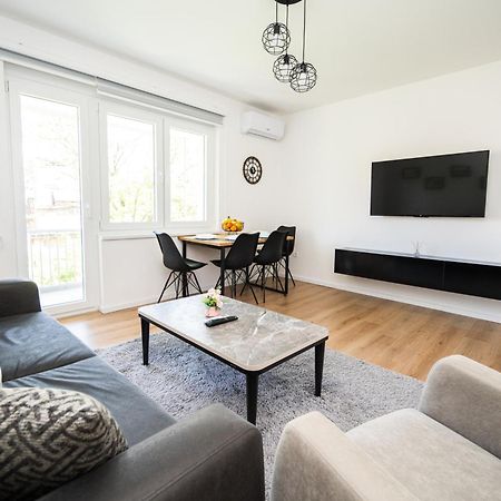 Bright 2Bdr Apartment With Balcony - Free Parking 塞拉耶佛 外观 照片