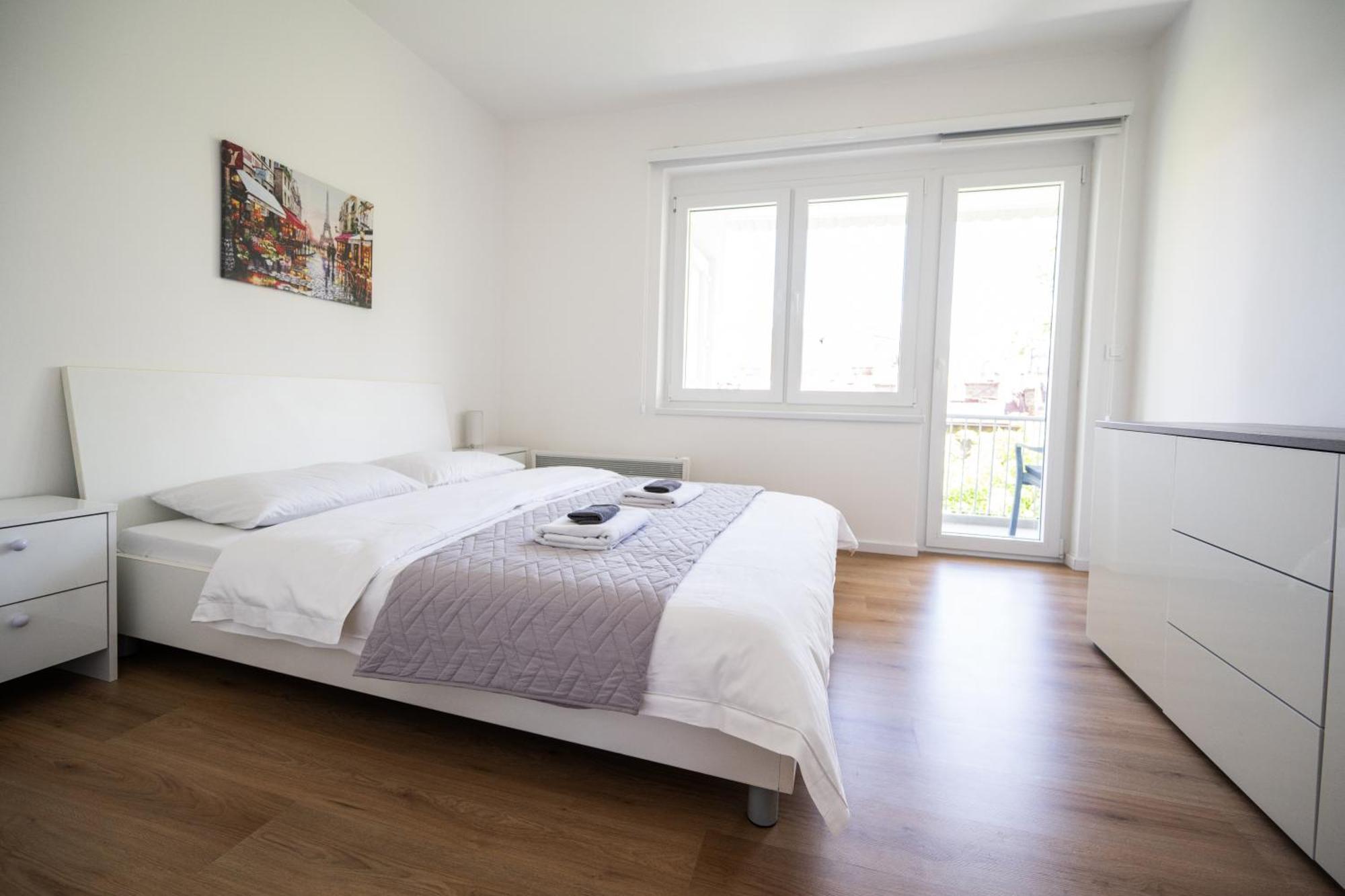 Bright 2Bdr Apartment With Balcony - Free Parking 塞拉耶佛 外观 照片