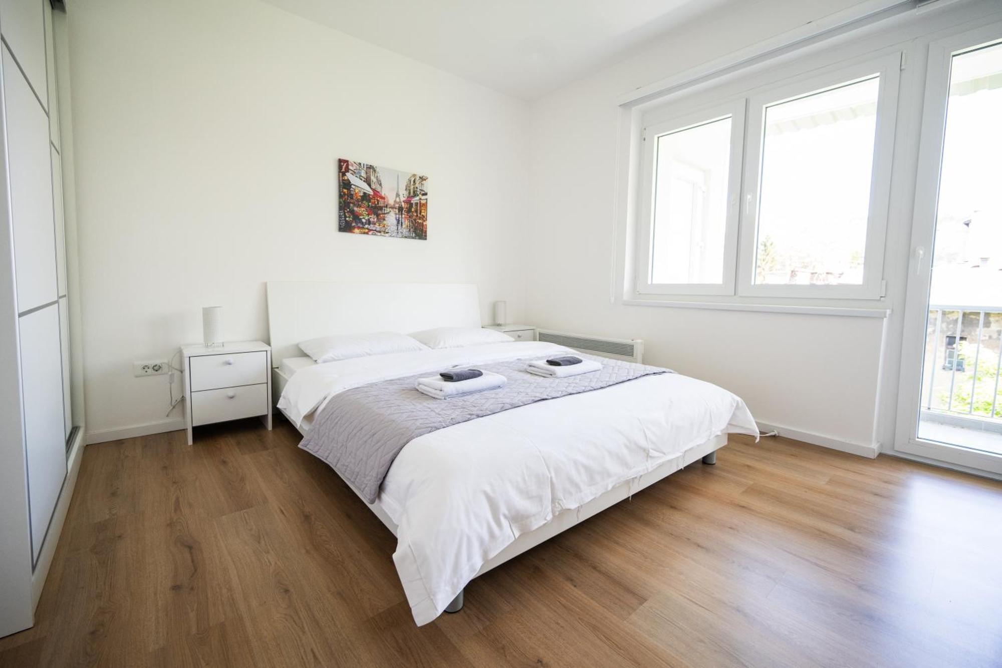Bright 2Bdr Apartment With Balcony - Free Parking 塞拉耶佛 外观 照片