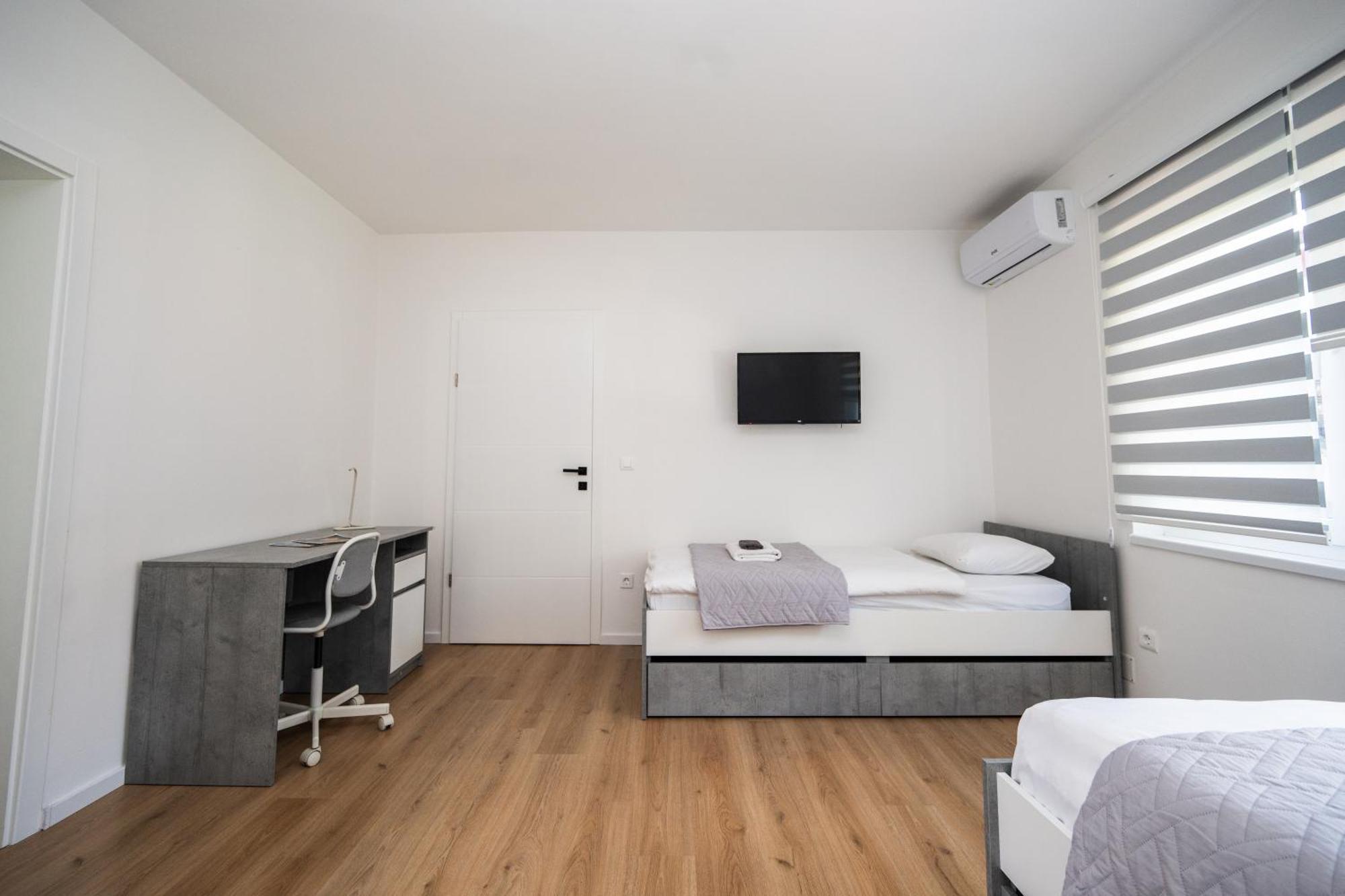 Bright 2Bdr Apartment With Balcony - Free Parking 塞拉耶佛 外观 照片