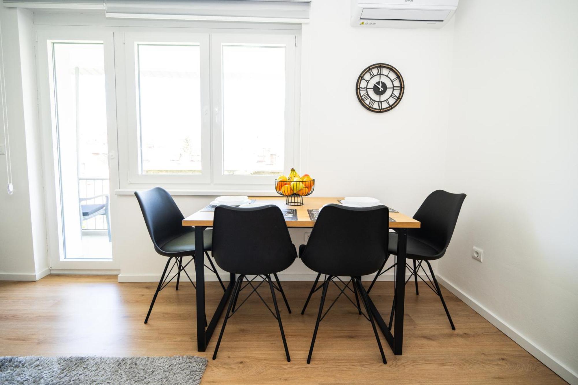 Bright 2Bdr Apartment With Balcony - Free Parking 塞拉耶佛 外观 照片