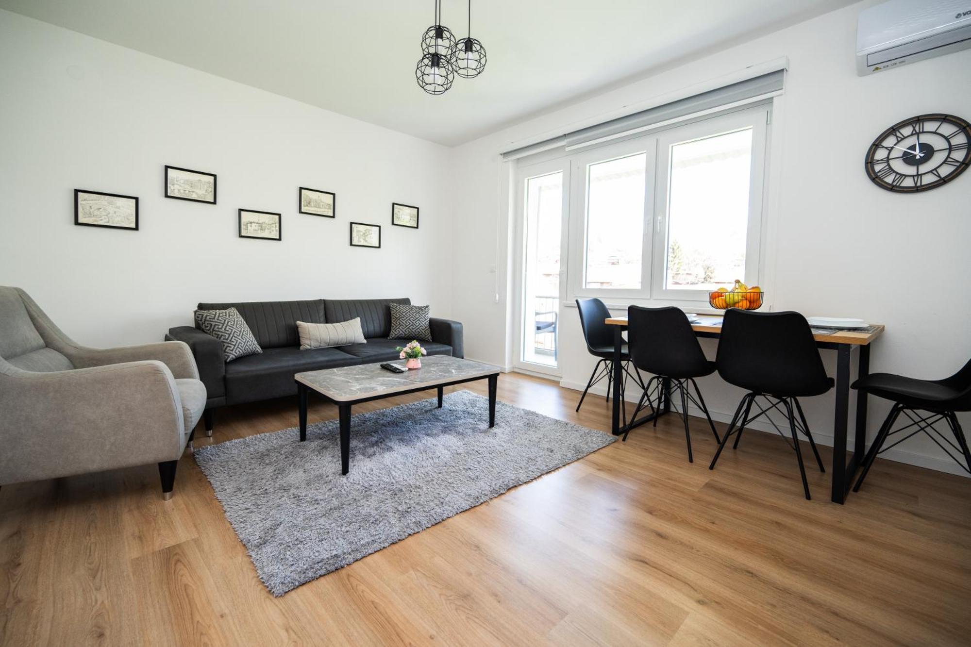 Bright 2Bdr Apartment With Balcony - Free Parking 塞拉耶佛 外观 照片