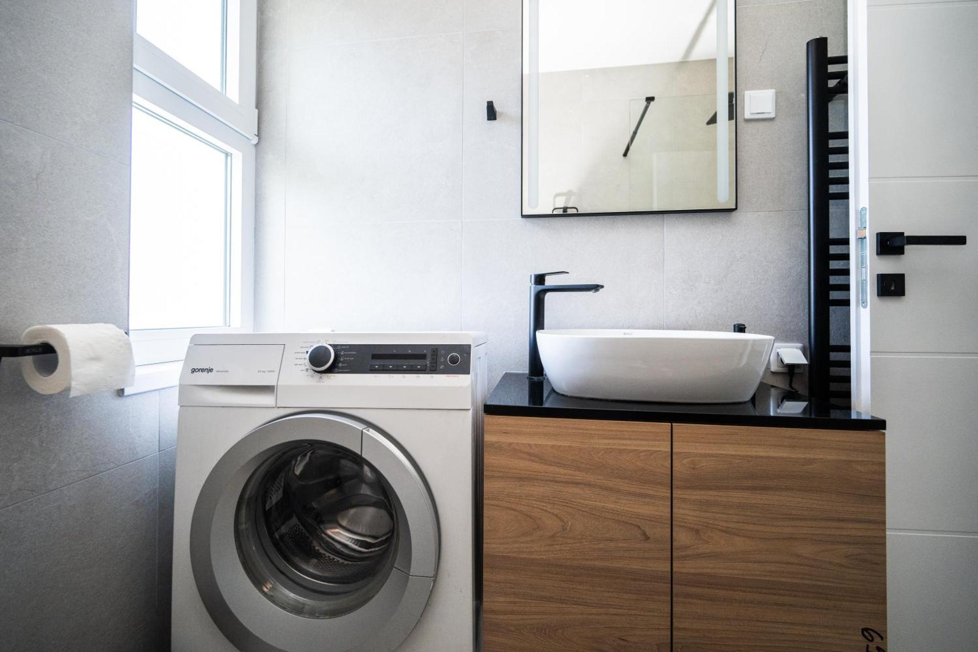 Bright 2Bdr Apartment With Balcony - Free Parking 塞拉耶佛 外观 照片